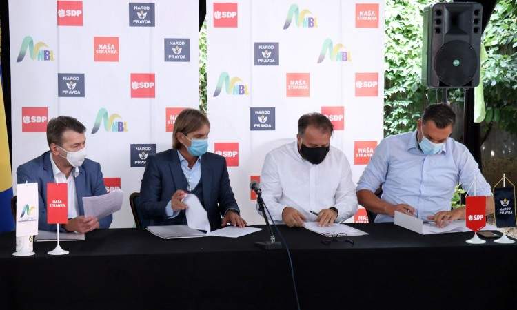 Čelnici opozicionih stranaka potpisali 'Sarajevski dogovor 2020' (VIDEO)